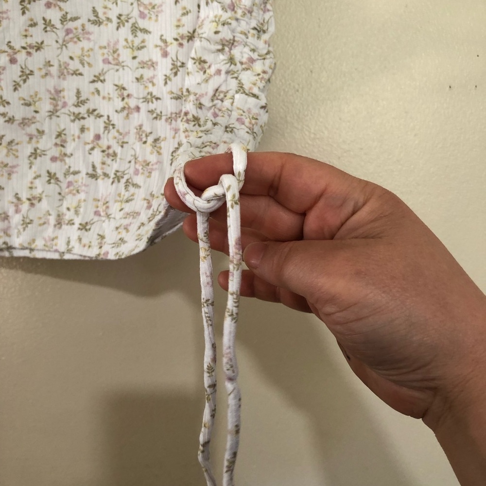 🔴Wild Fable floral Stretchy Crop  top. Scrunched sides short sleeves. Size XL. - Picture 7 of 14